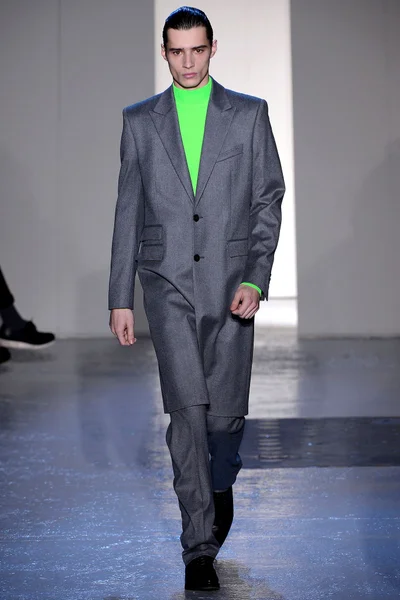 Look 25